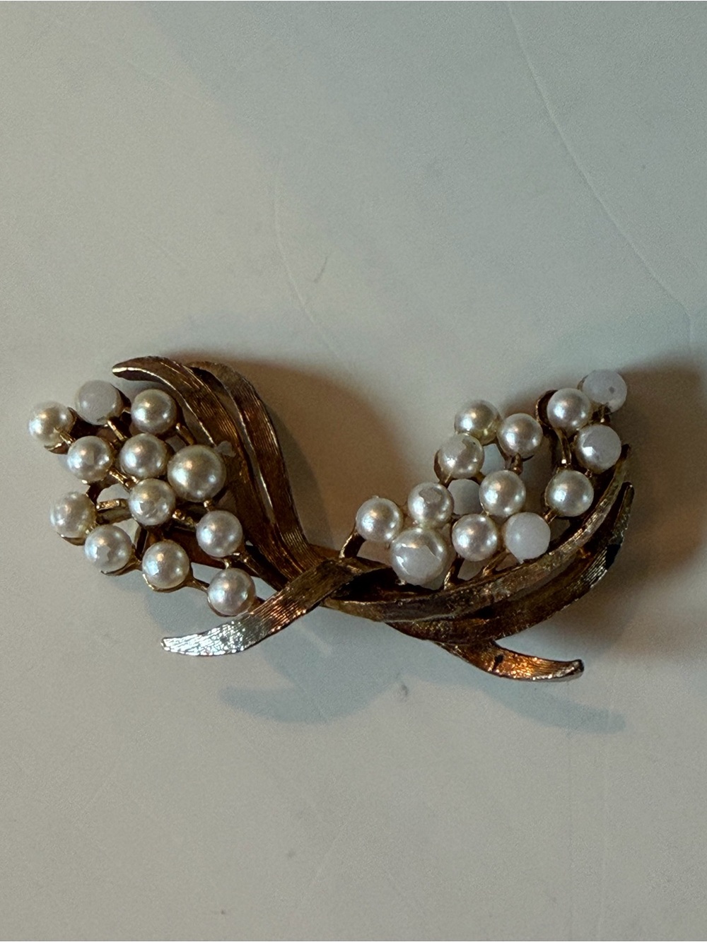 Pearl Cluster Vintage Gold-Tone Leaf Brooch - Women's Jewelry